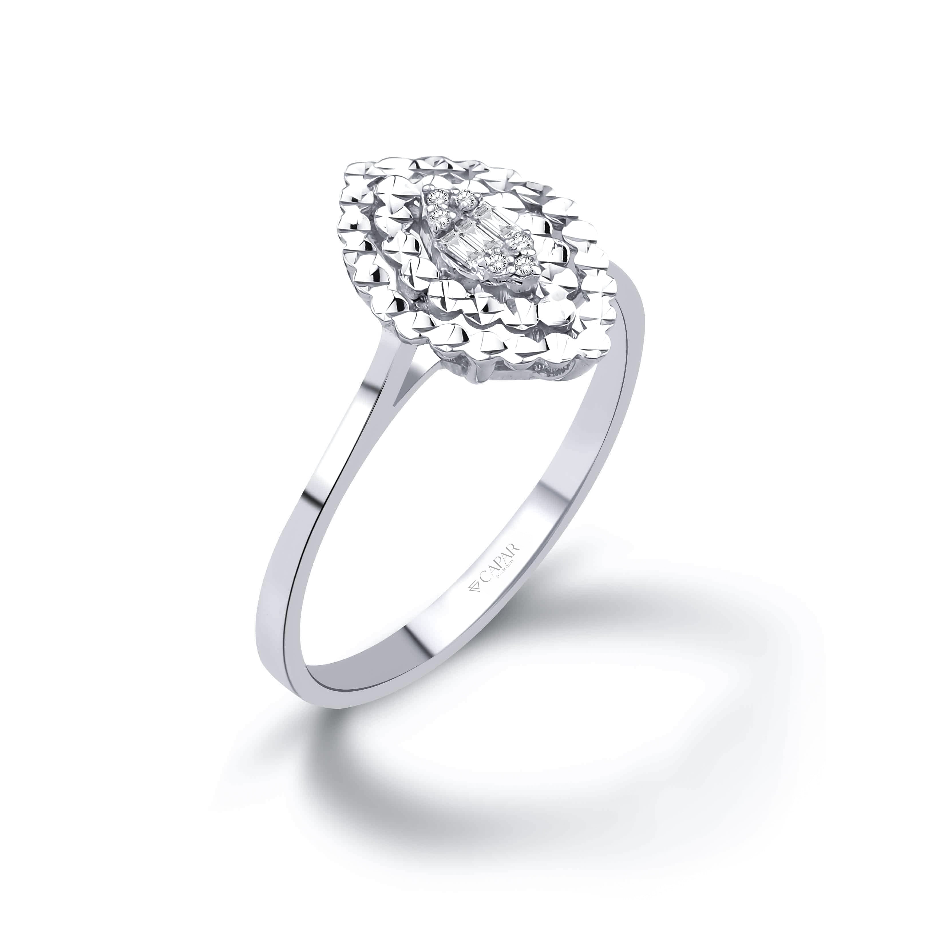 0.07 Karat Markiz Model Pırlanta Baget Yüzük Capar Diamond